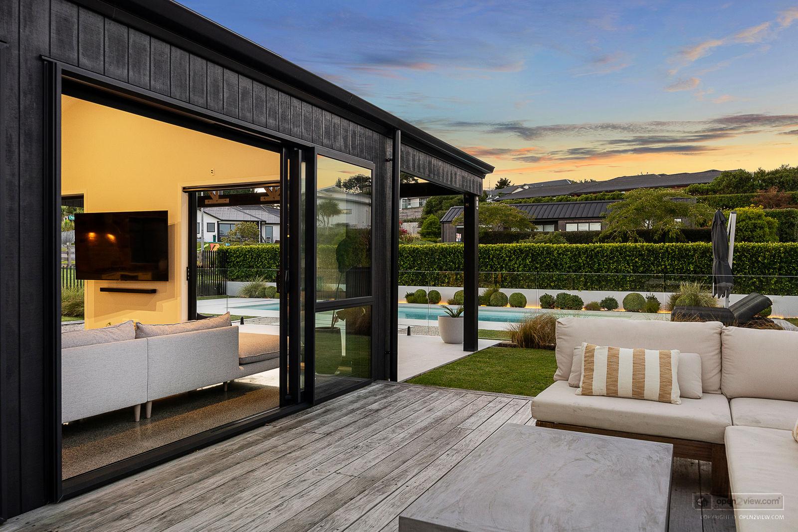 Slider image of 81 Solan Drive, Auckland