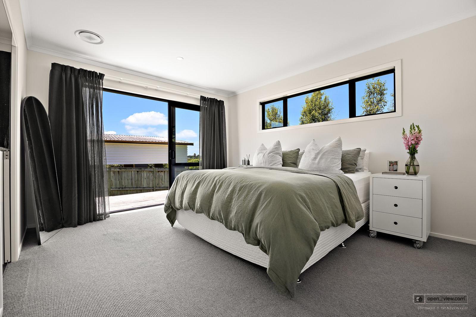 Slider image of 81 Solan Drive, Auckland