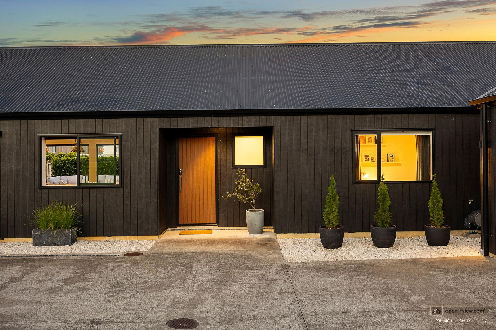 Slider image of 81 Solan Drive, Auckland