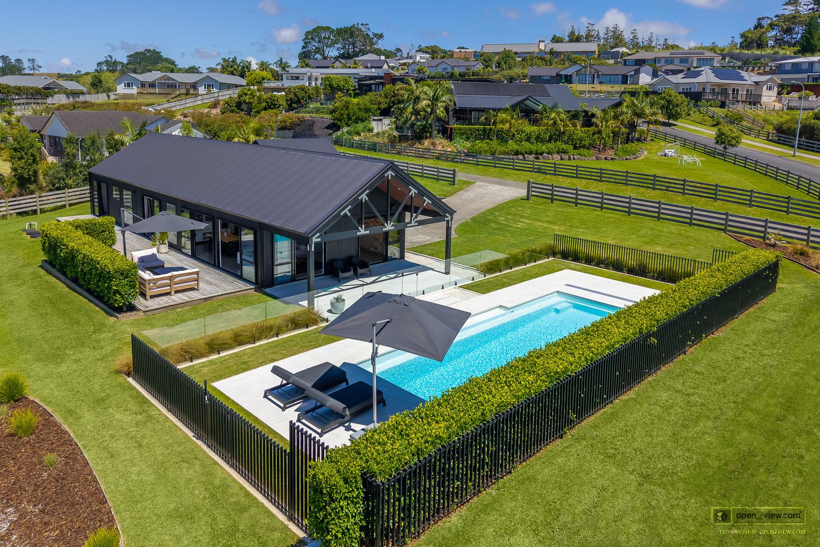 Slider image of 81 Solan Drive, Auckland