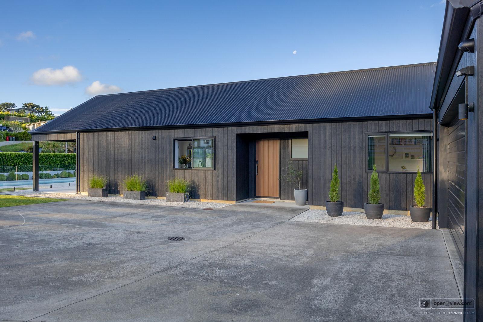 Slider image of 81 Solan Drive, Auckland