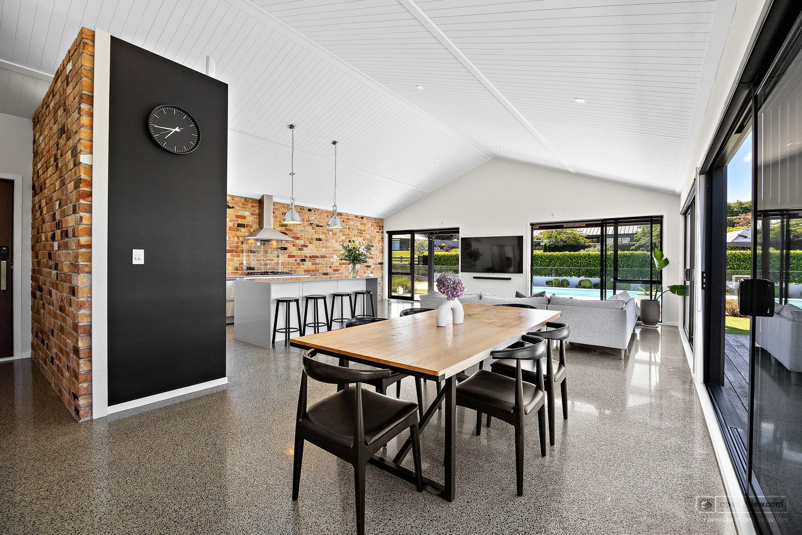 Slider image of 81 Solan Drive, Auckland