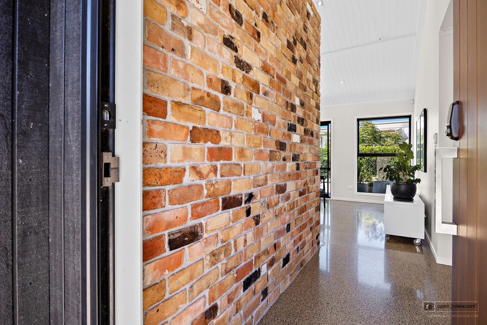 Slider image of 81 Solan Drive, Auckland