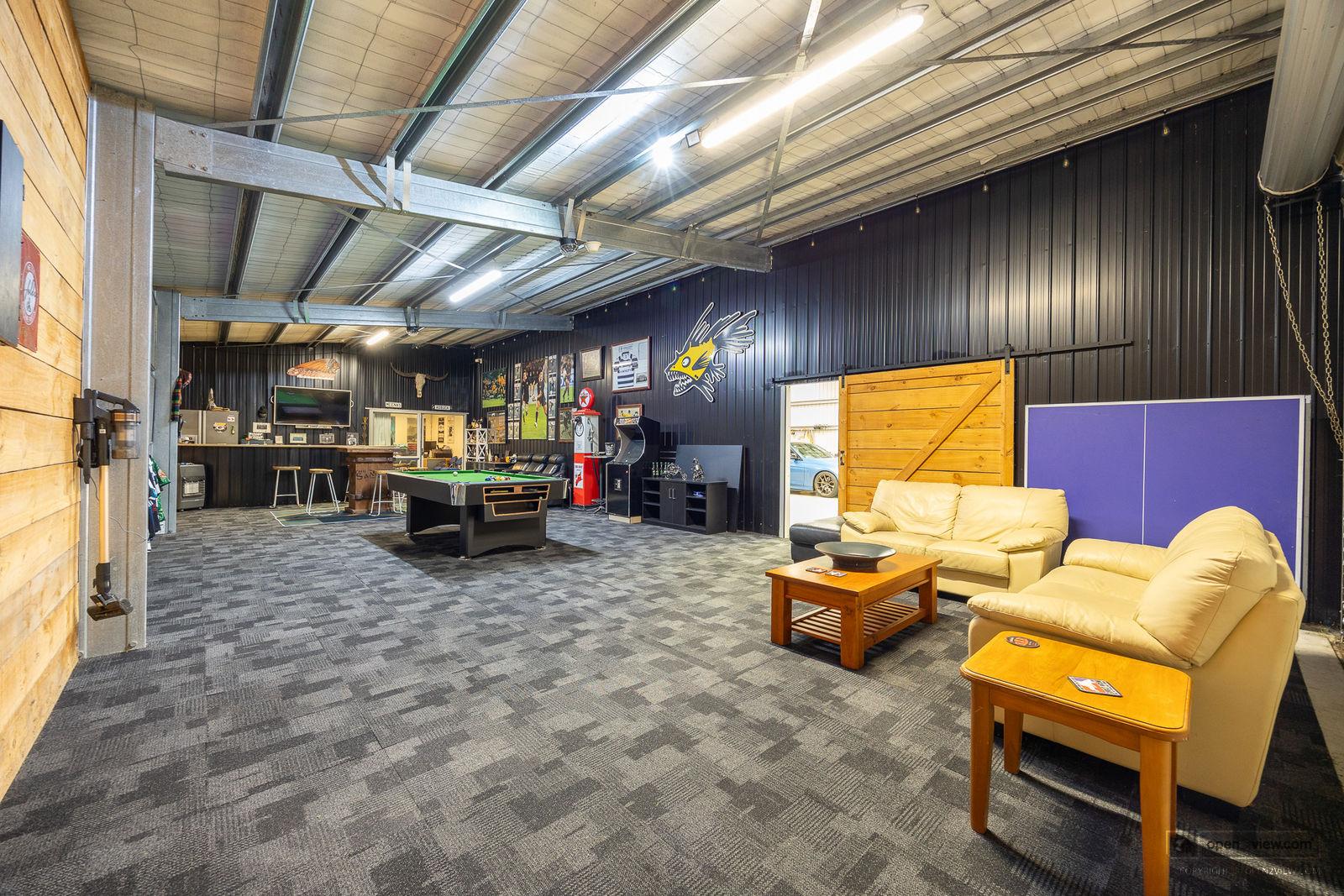 Slider image of 583 State Highway 16, Auckland