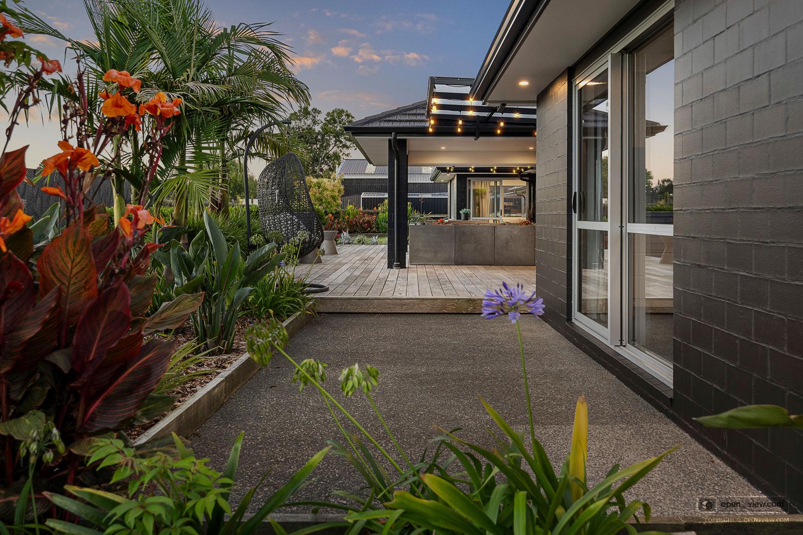 Slider image of 583 State Highway 16, Auckland