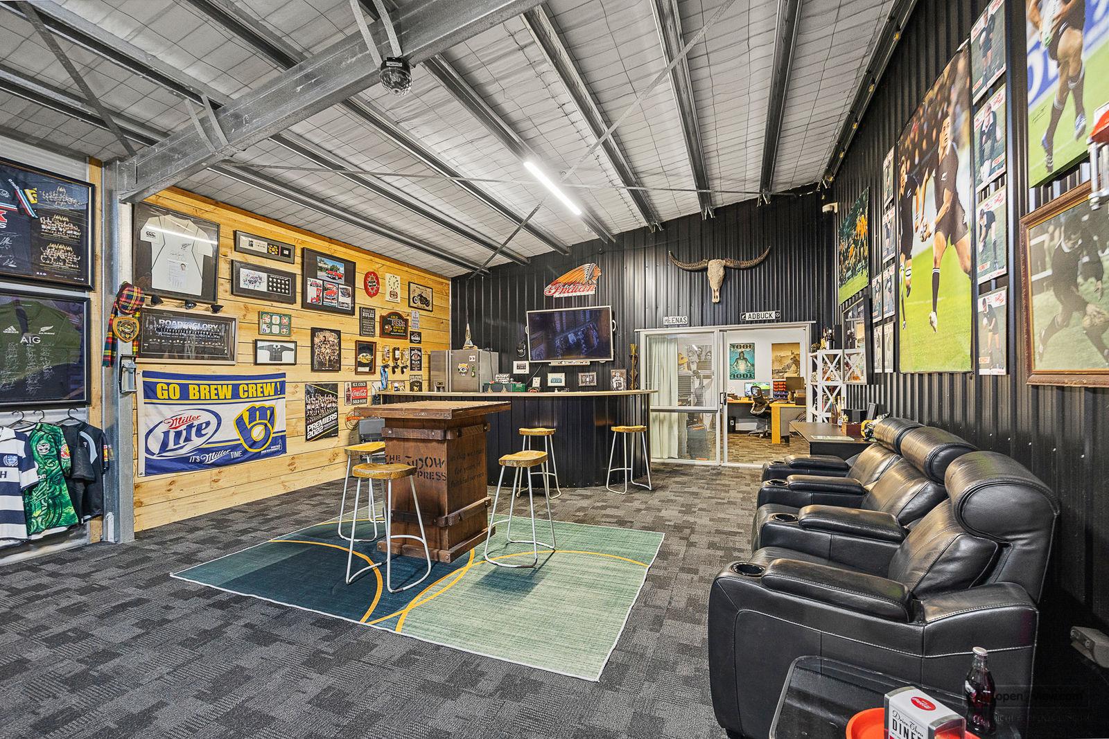 Slider image of 583 State Highway 16, Auckland