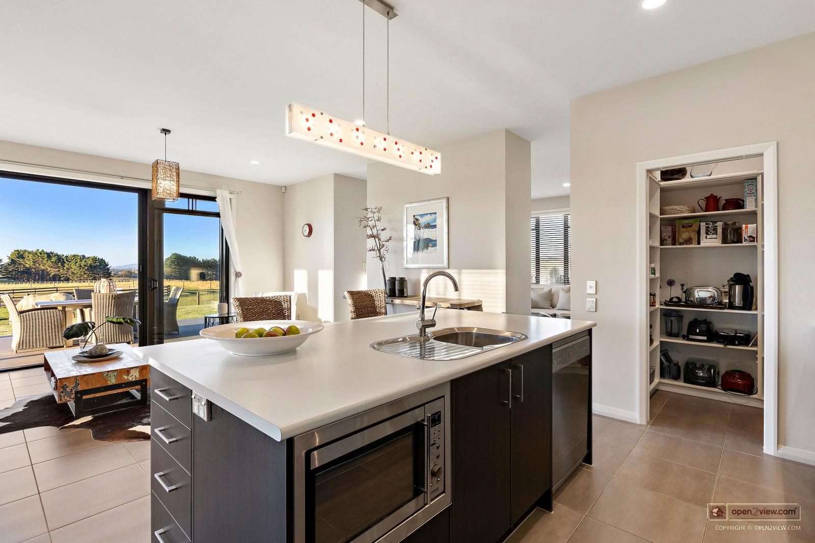 Slider image of 135B Hutchinson Road, Auckland