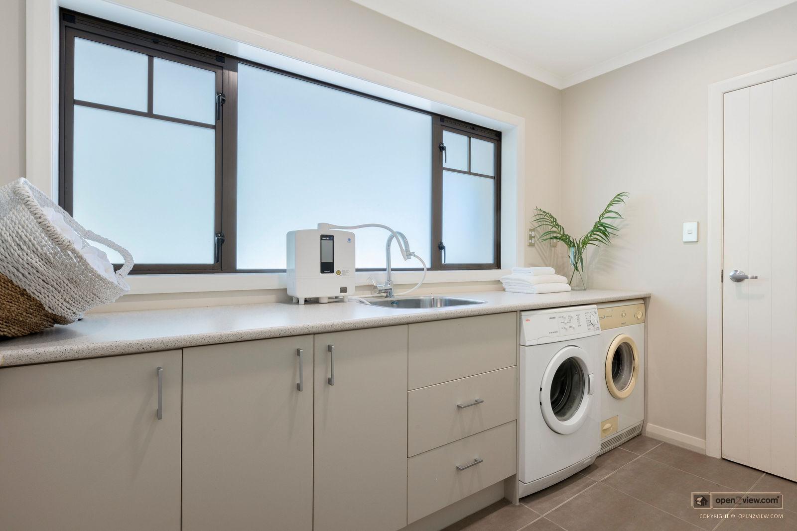 Slider image of 135B Hutchinson Road, Auckland