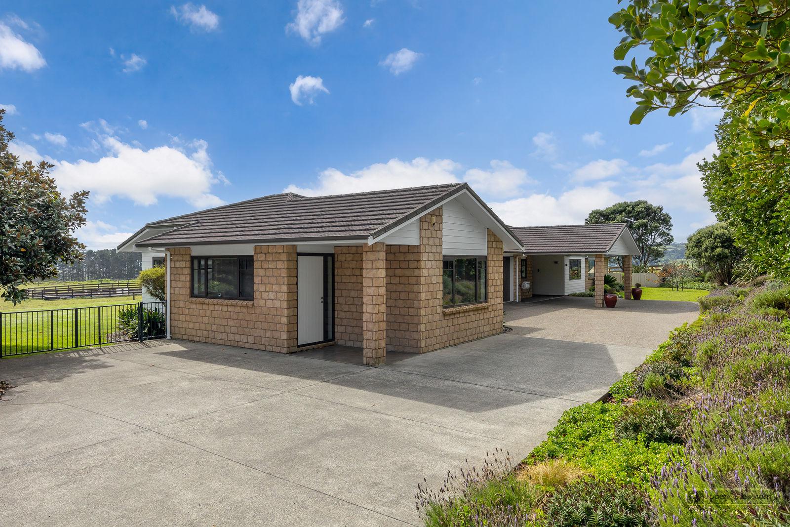 Slider image of 135B Hutchinson Road, Auckland