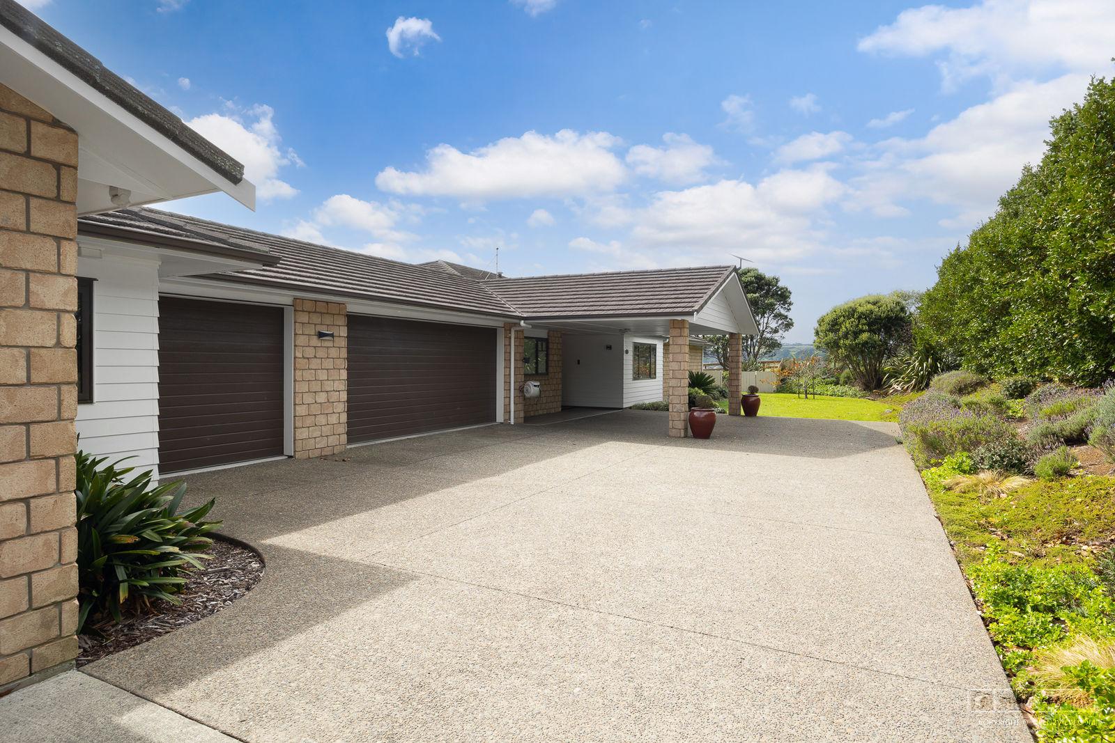 Slider image of 135B Hutchinson Road, Auckland