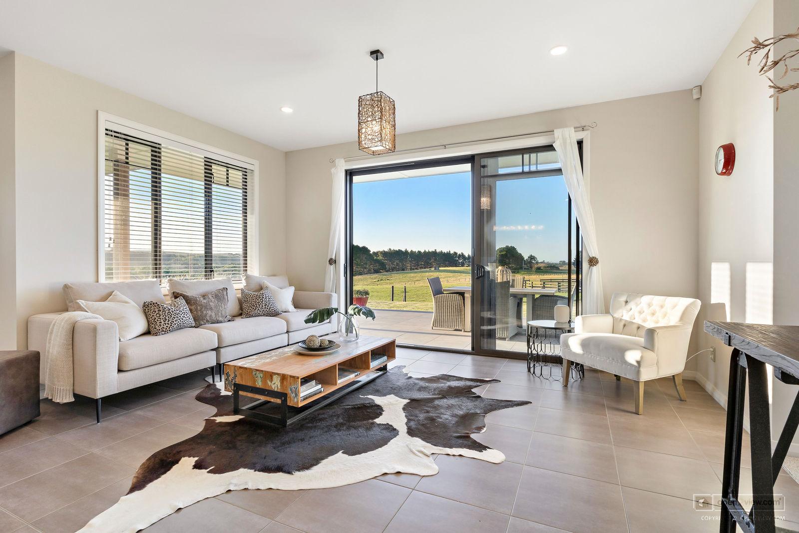 Slider image of 135B Hutchinson Road, Auckland