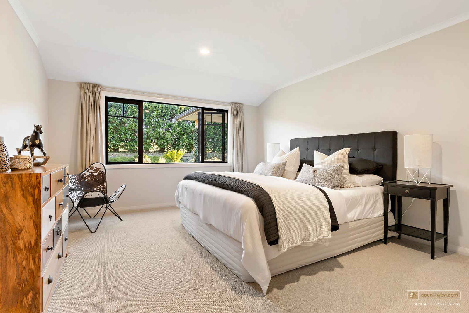 Slider image of 135B Hutchinson Road, Auckland