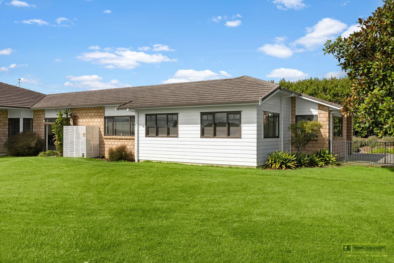 Slider image of 135B Hutchinson Road, Auckland