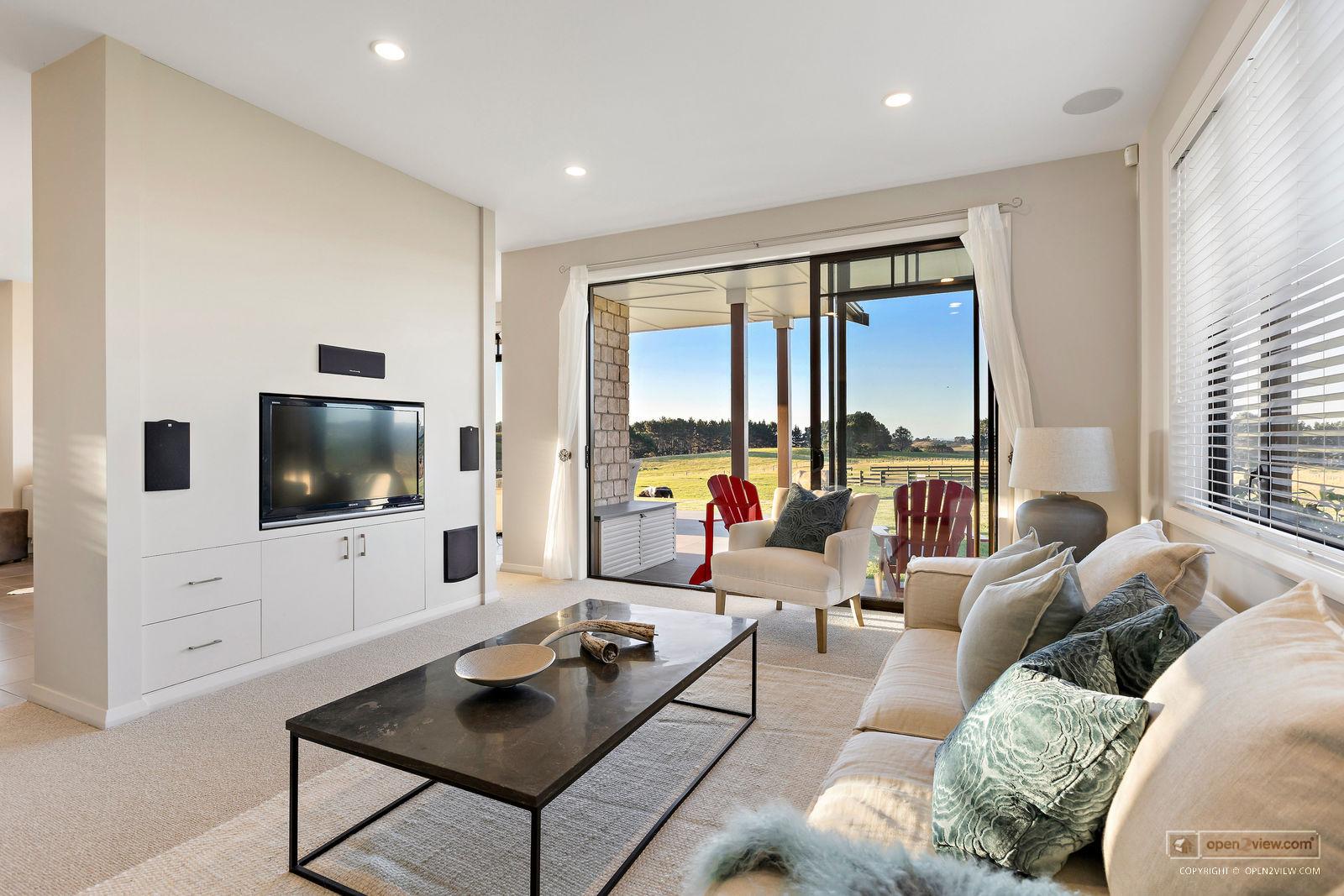 Slider image of 135B Hutchinson Road, Auckland