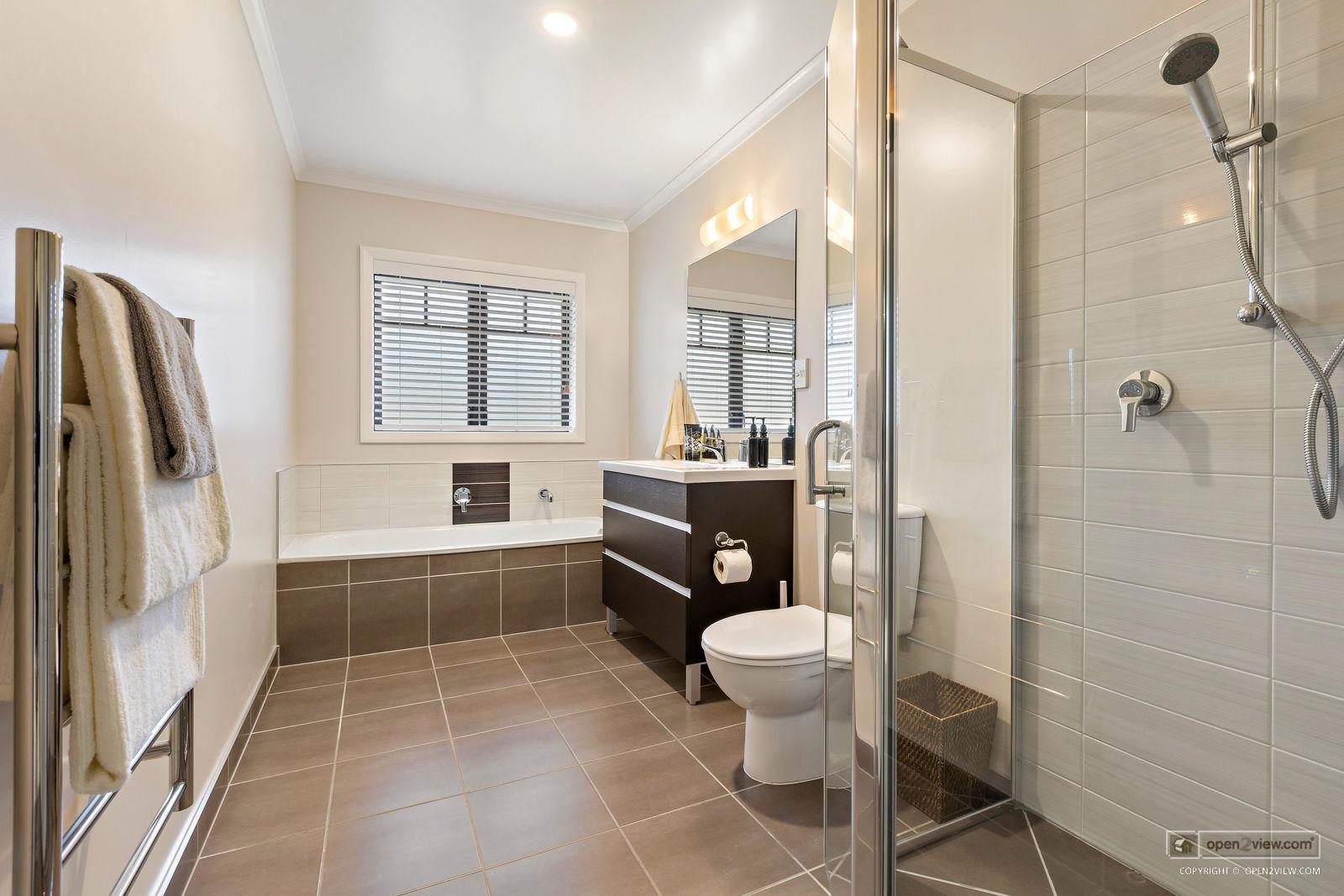 Slider image of 135B Hutchinson Road, Auckland