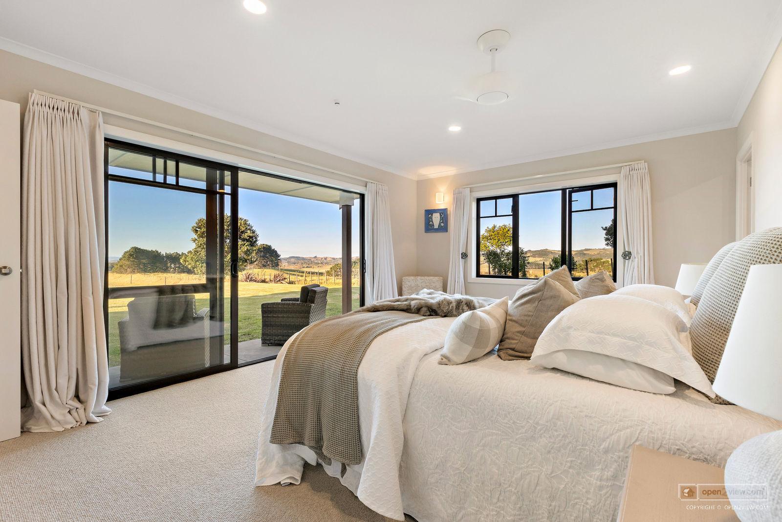 Slider image of 135B Hutchinson Road, Auckland