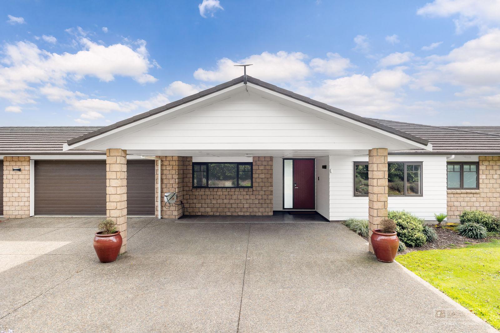 Slider image of 135B Hutchinson Road, Auckland