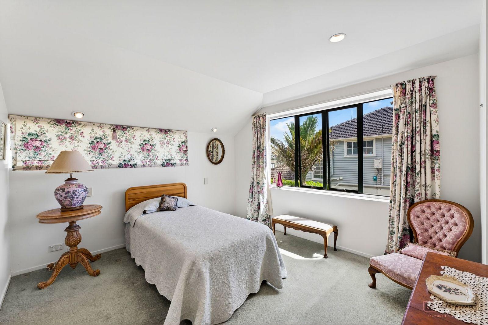 Slider image of 12A Saltburn Road, Auckland