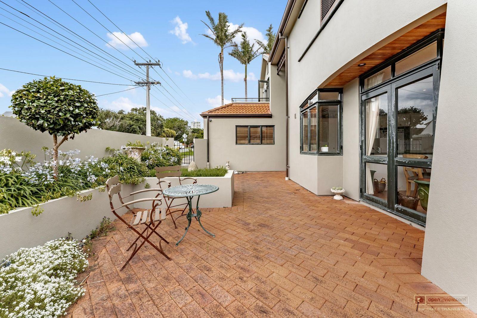 Slider image of 12A Saltburn Road, Auckland