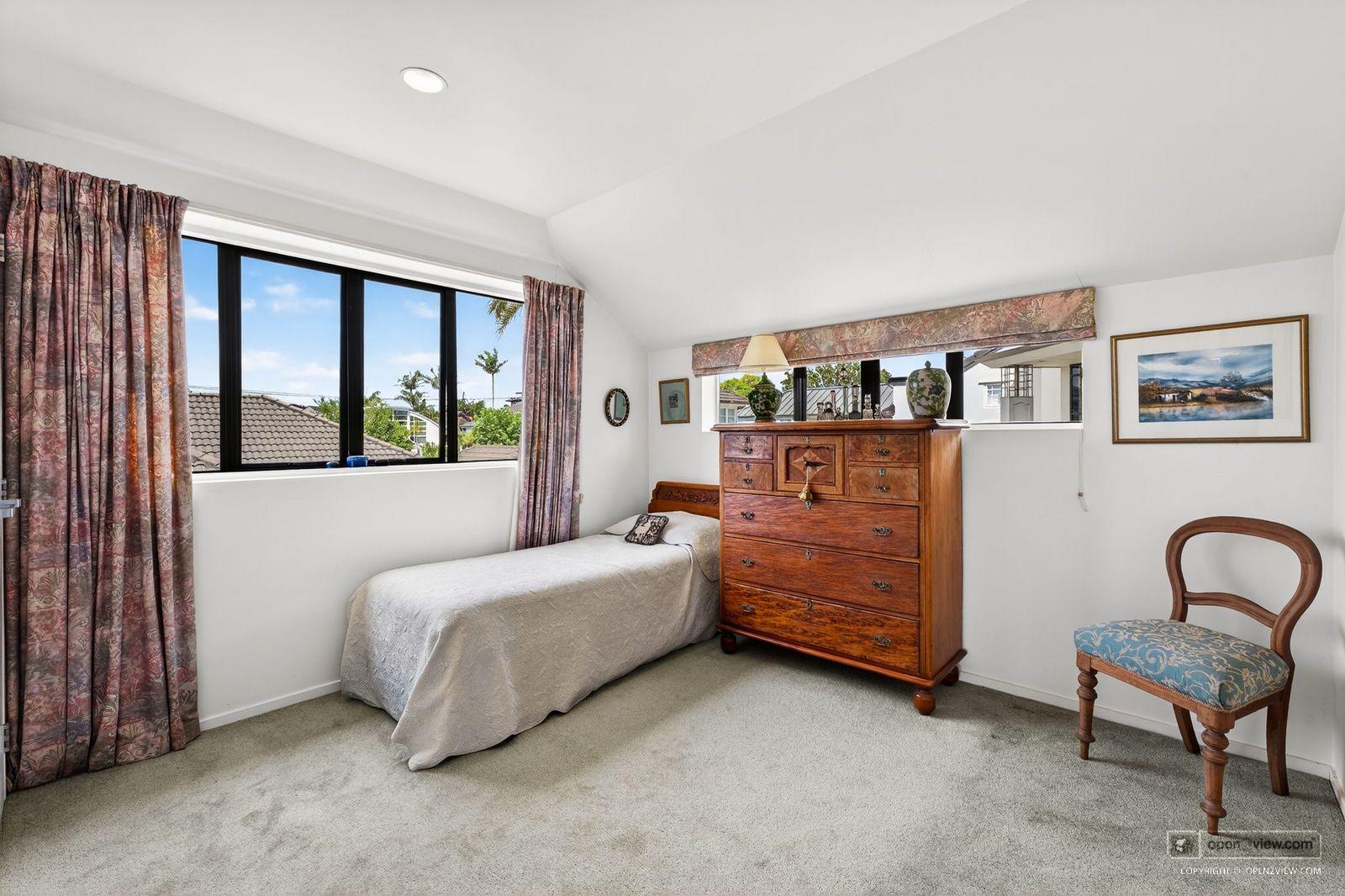 Slider image of 12A Saltburn Road, Auckland