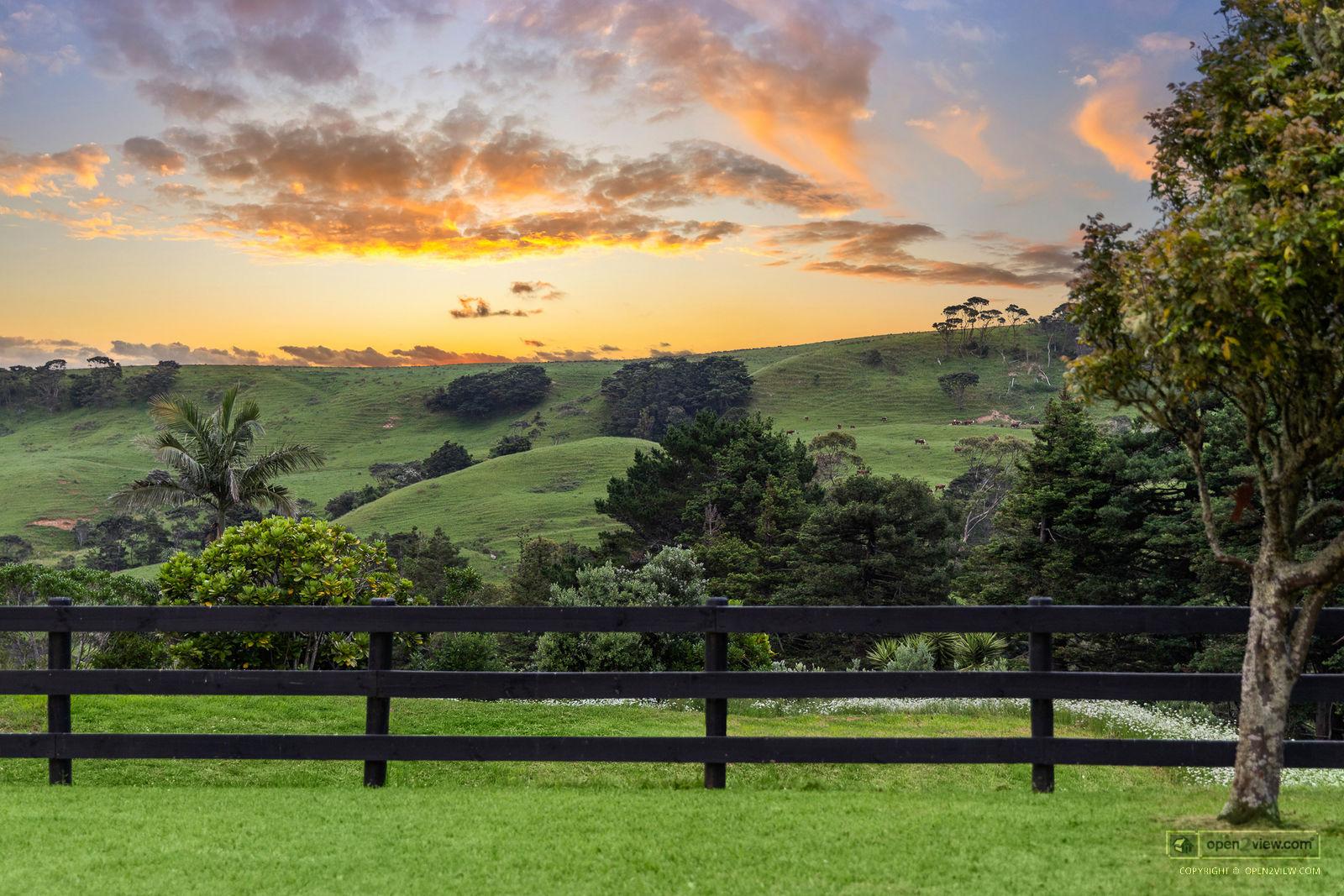 Slider image of 101 Taylor Road, Auckland