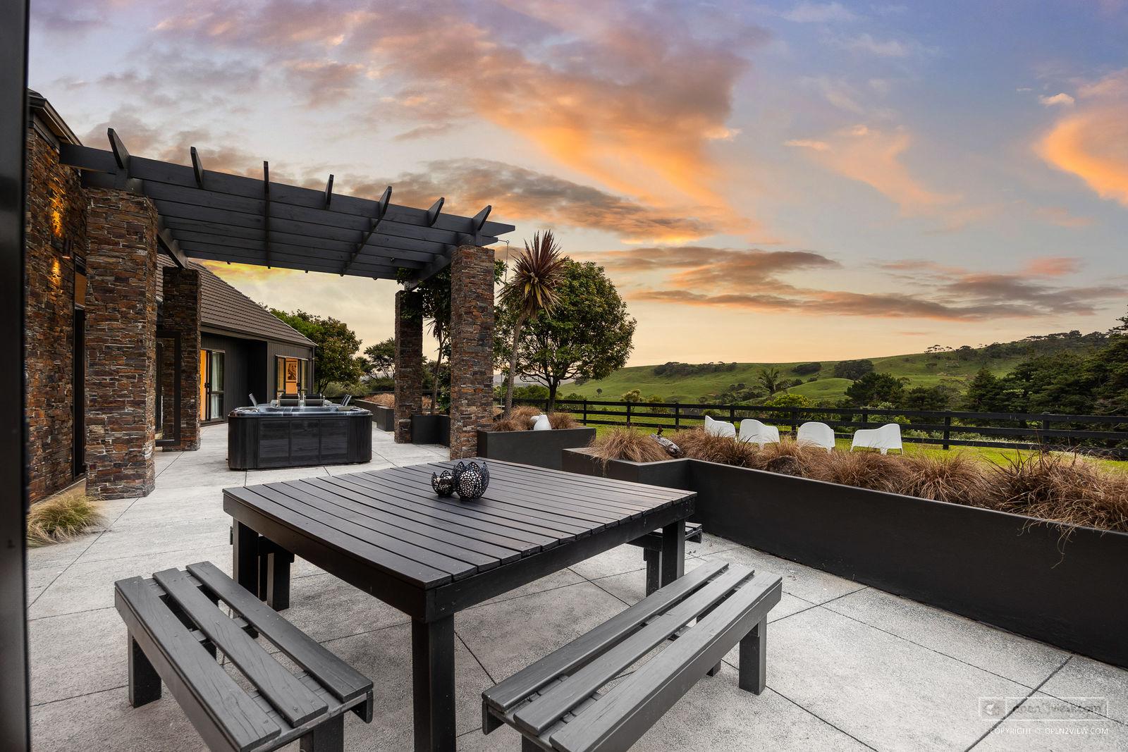 Slider image of 101 Taylor Road, Auckland