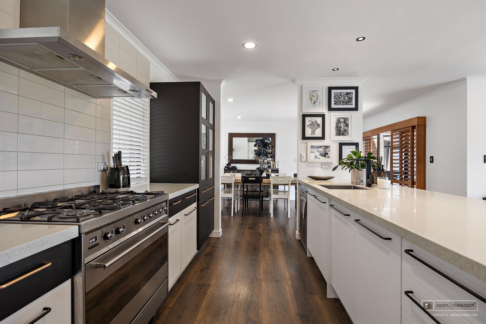 Slider image of 101 Taylor Road, Auckland