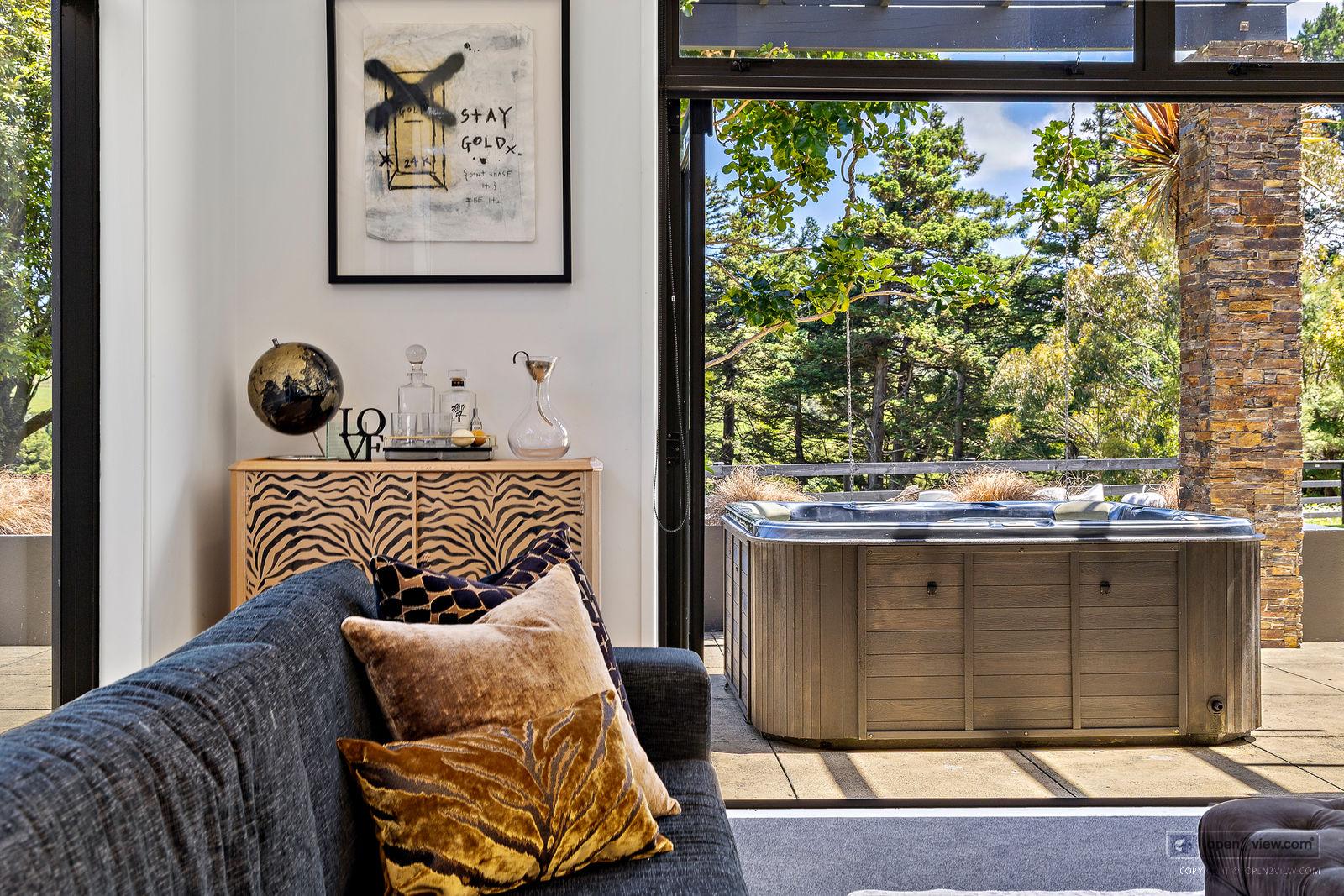 Slider image of 101 Taylor Road, Auckland