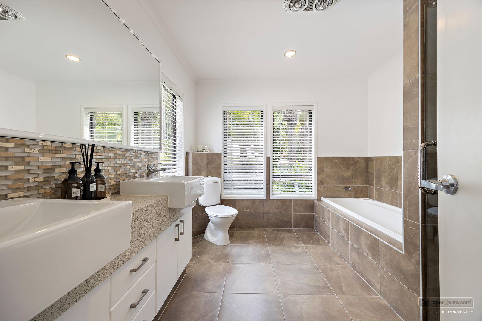 Slider image of 101 Taylor Road, Auckland