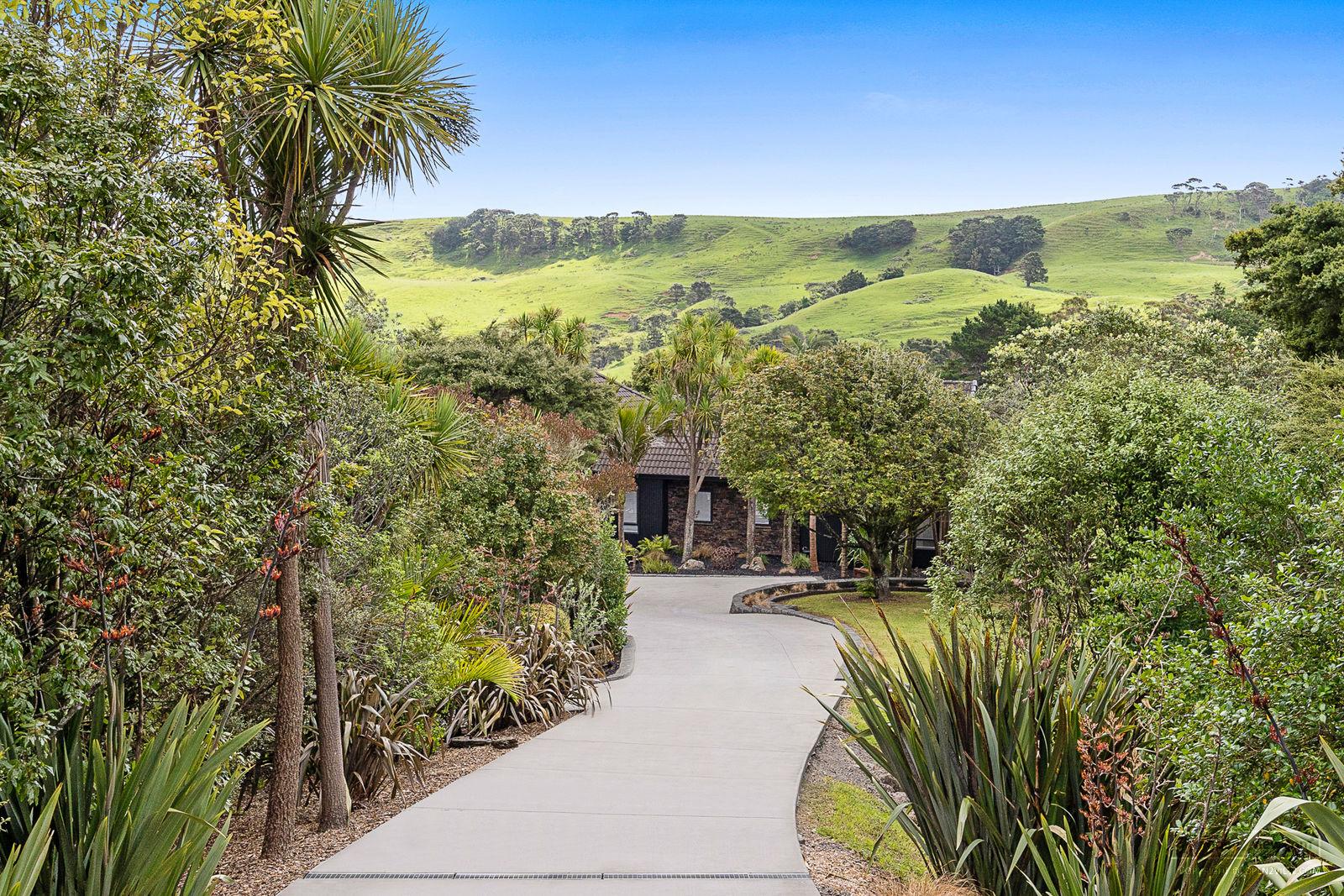 Slider image of 101 Taylor Road, Auckland