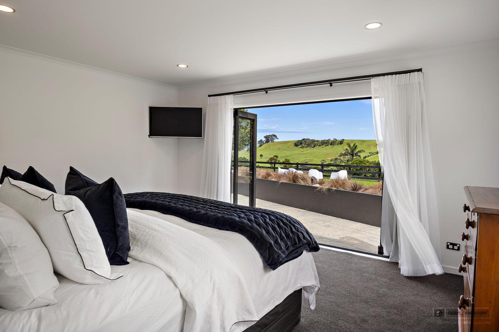 Slider image of 101 Taylor Road, Auckland