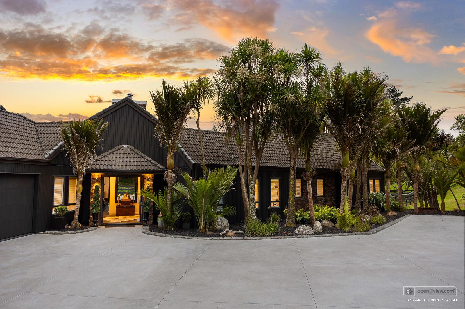 Slider image of 101 Taylor Road, Auckland