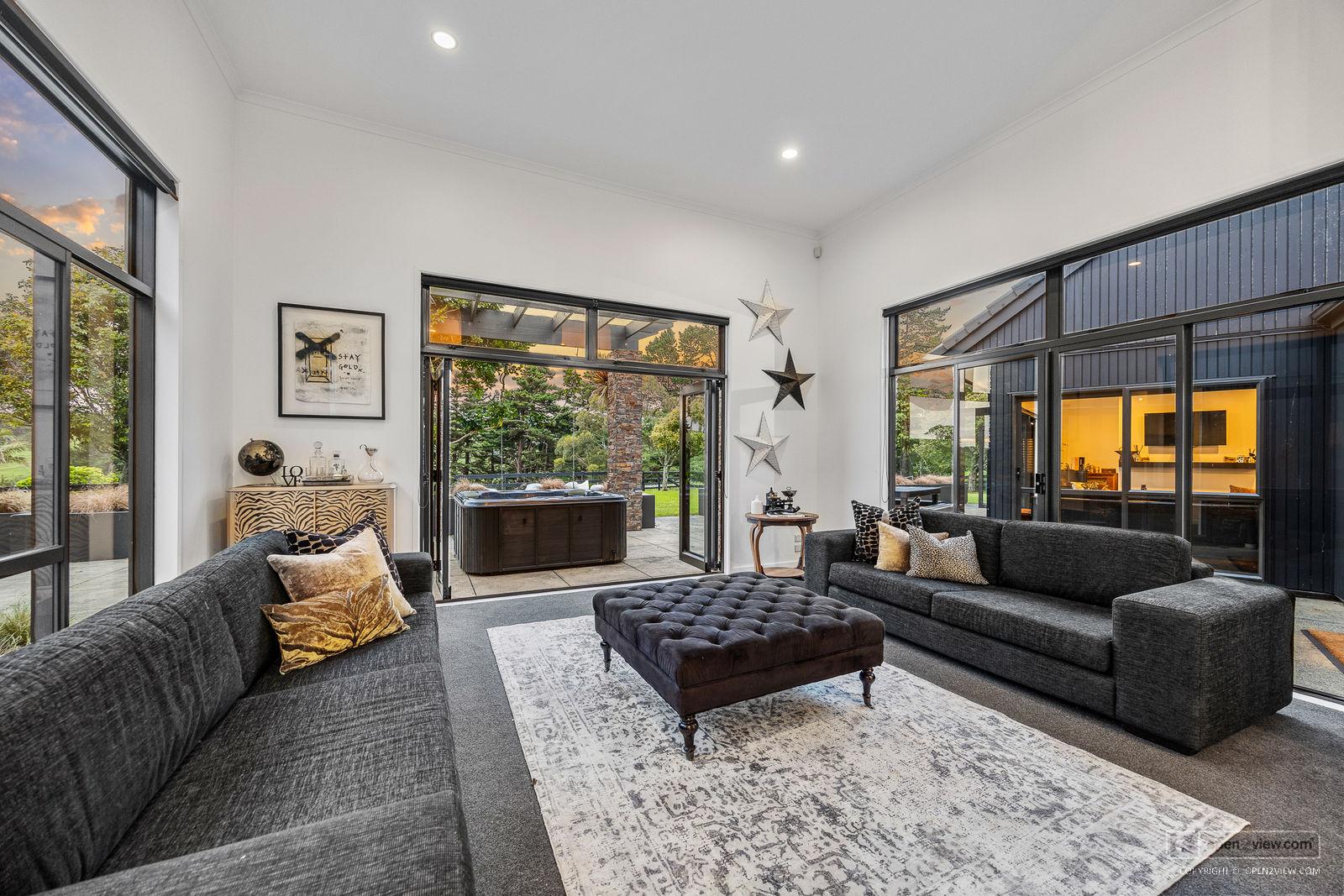 Slider image of 101 Taylor Road, Auckland