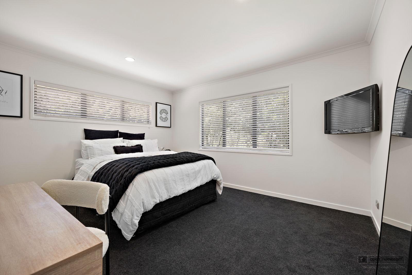 Slider image of 101 Taylor Road, Auckland