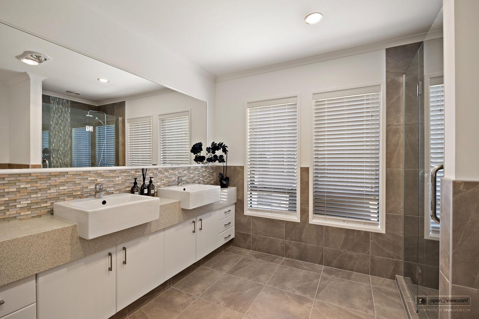 Slider image of 101 Taylor Road, Auckland