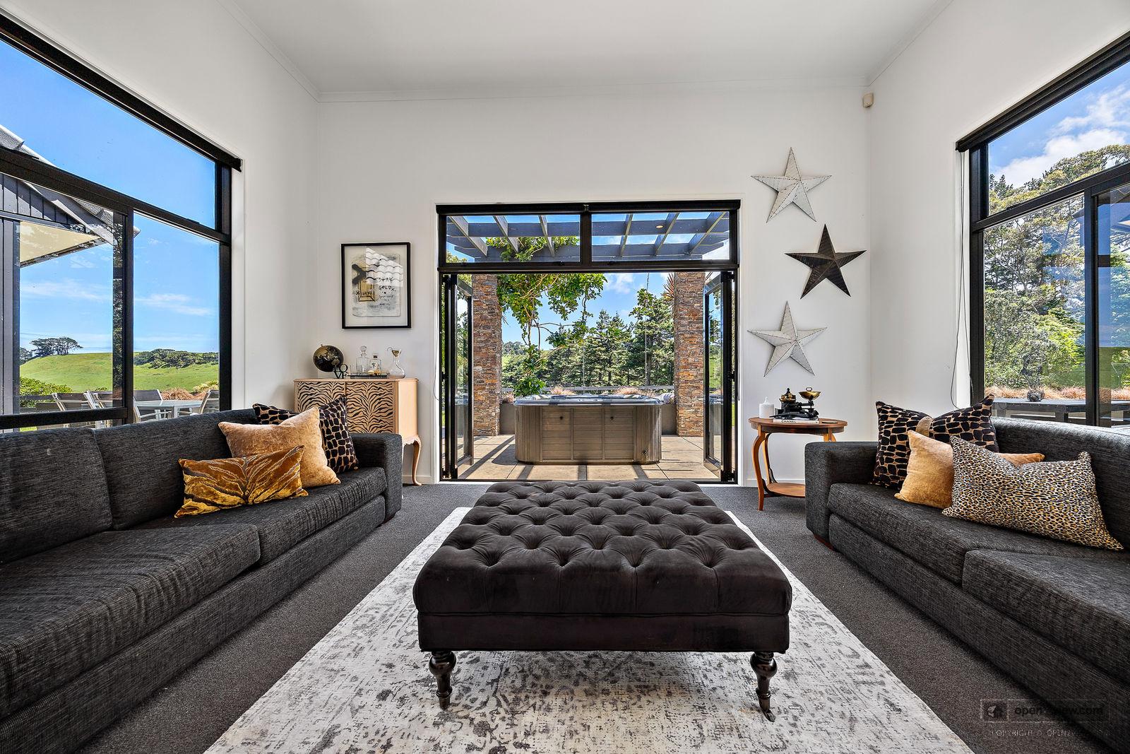 Slider image of 101 Taylor Road, Auckland