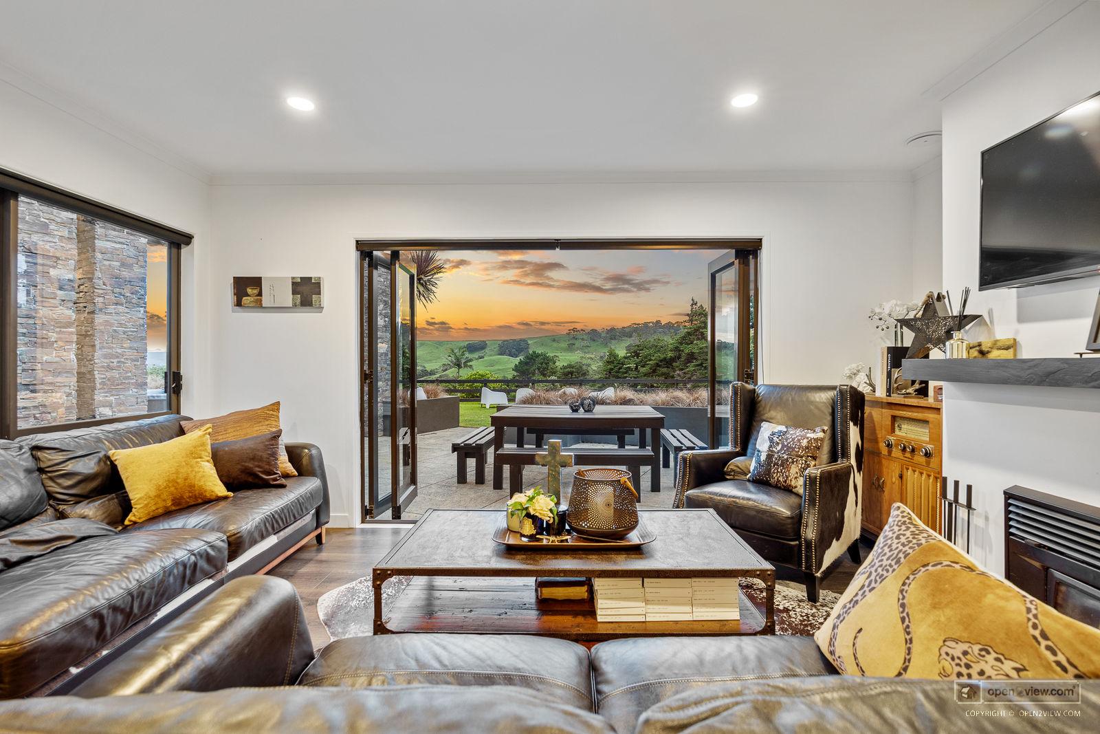 Slider image of 101 Taylor Road, Auckland