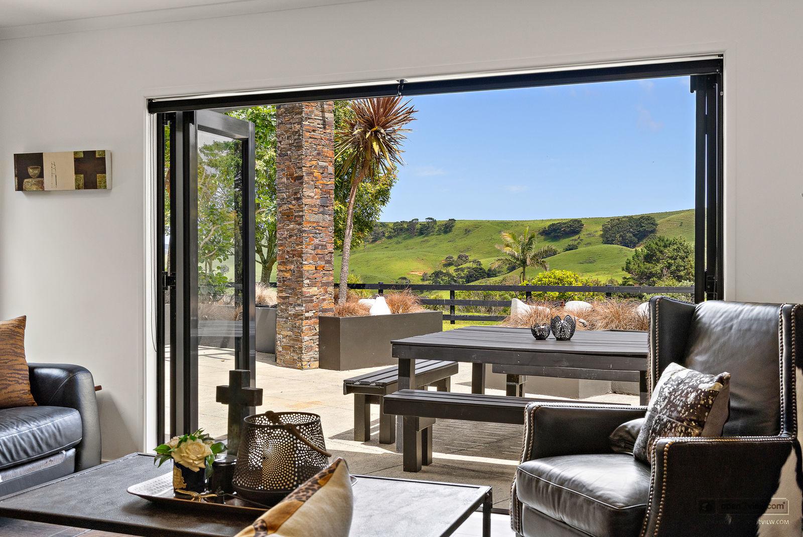 Slider image of 101 Taylor Road, Auckland