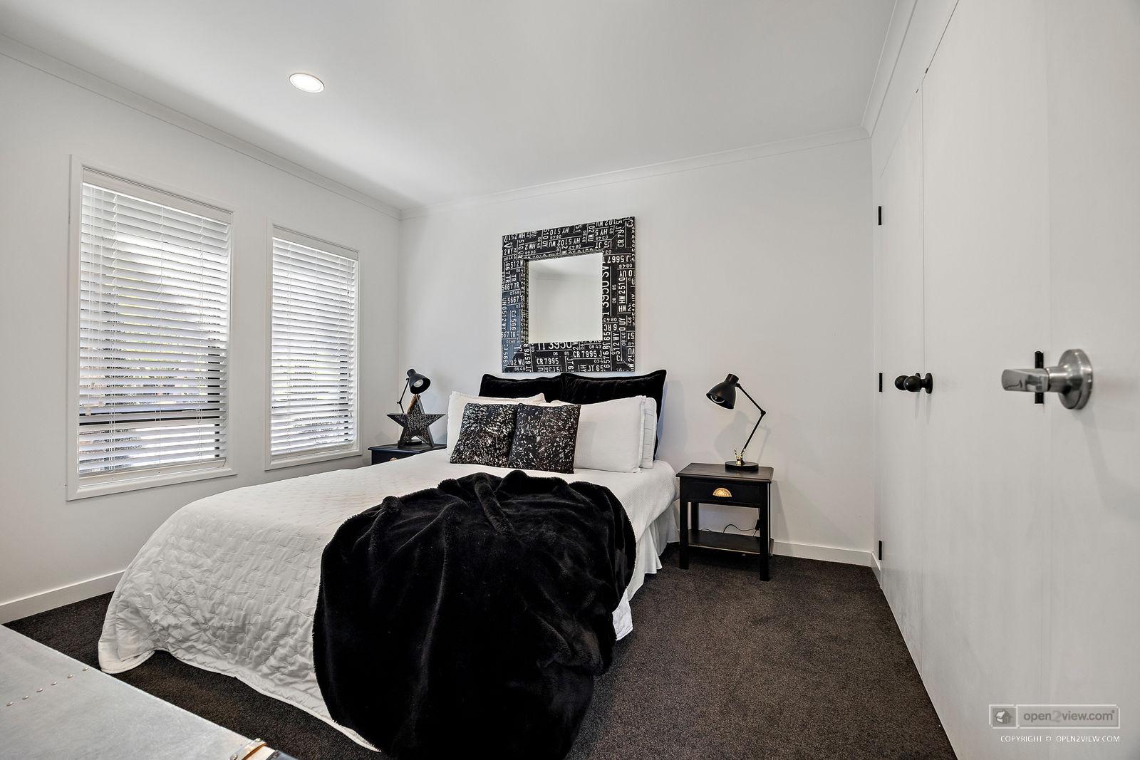 Slider image of 101 Taylor Road, Auckland