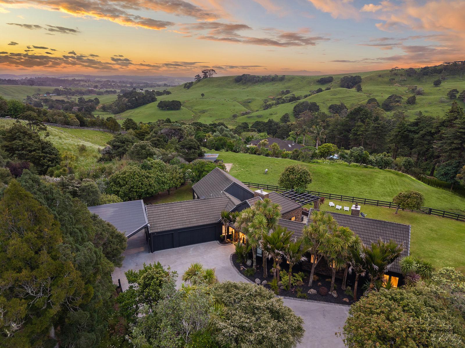 Slider image of 101 Taylor Road, Auckland