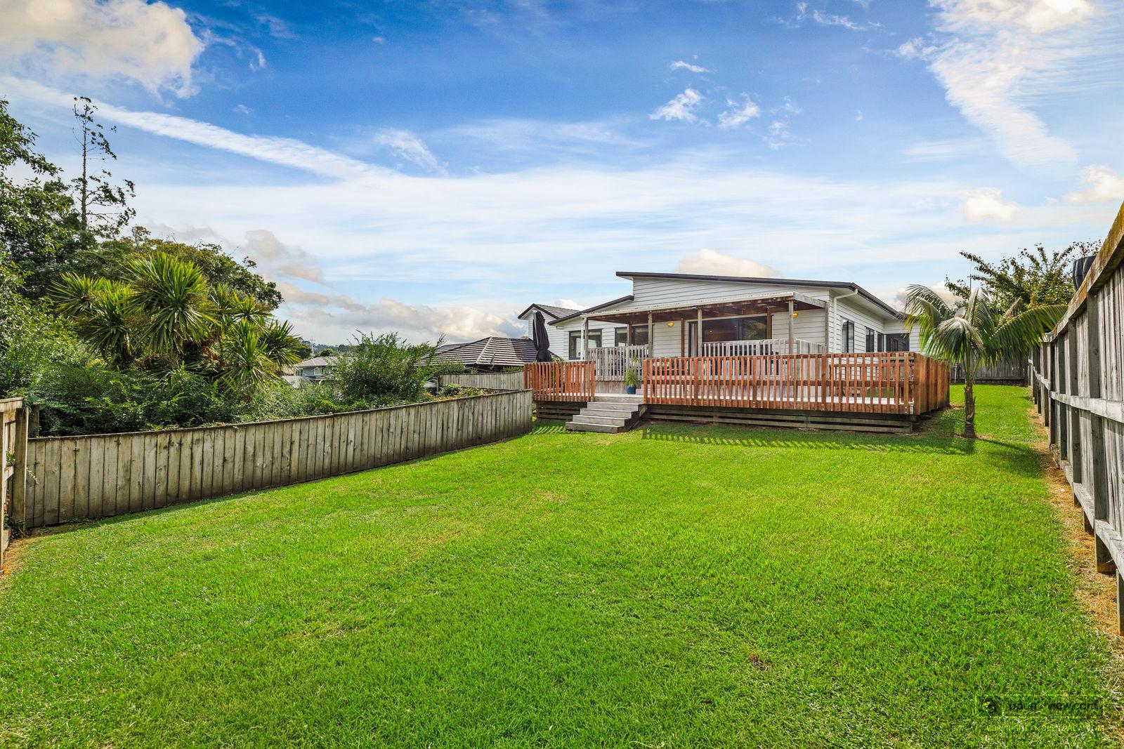 Slider image of 7 Wautaiti Drive, Auckland
