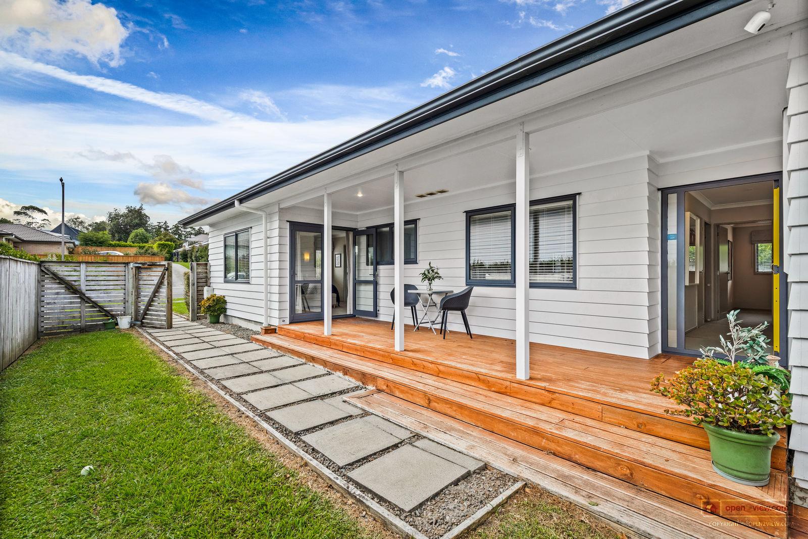 Slider image of 7 Wautaiti Drive, Auckland