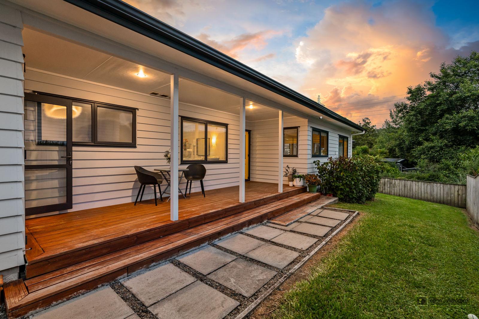 Slider image of 7 Wautaiti Drive, Auckland