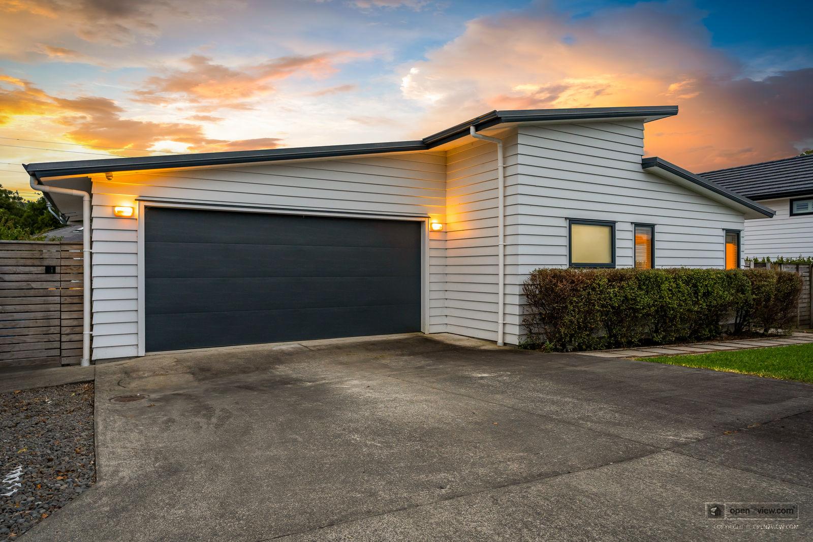 Featured image of 7 Wautaiti Drive, Auckland