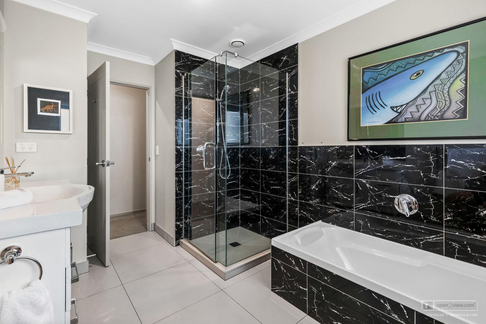 Slider image of 7 Wautaiti Drive, Auckland
