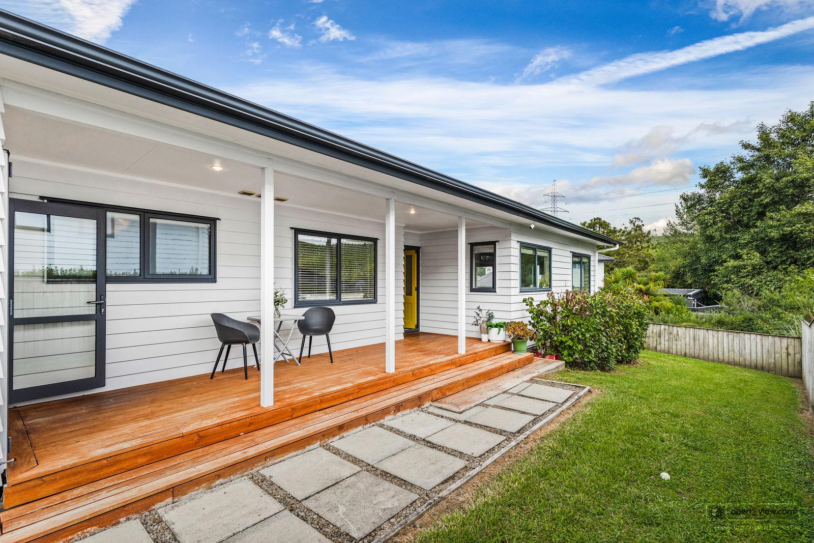 Slider image of 7 Wautaiti Drive, Auckland