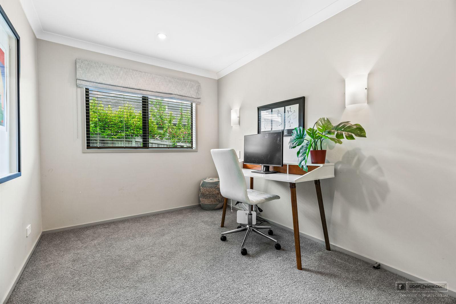 Slider image of 7 Wautaiti Drive, Auckland