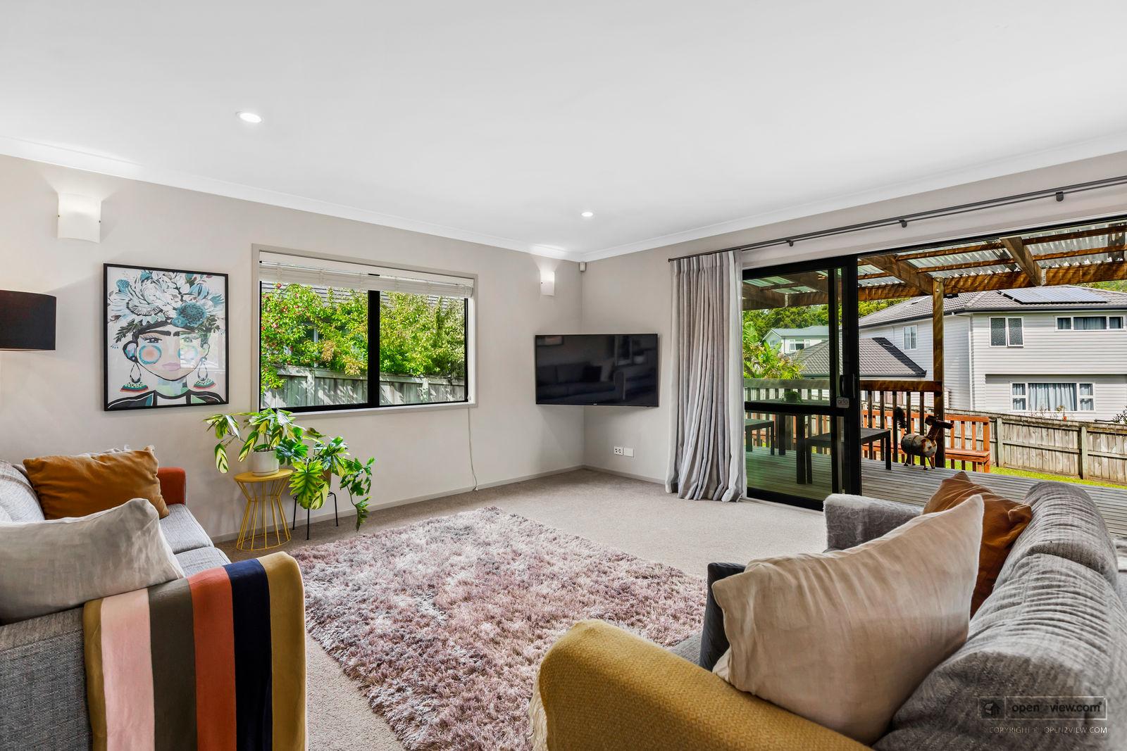 Slider image of 7 Wautaiti Drive, Auckland