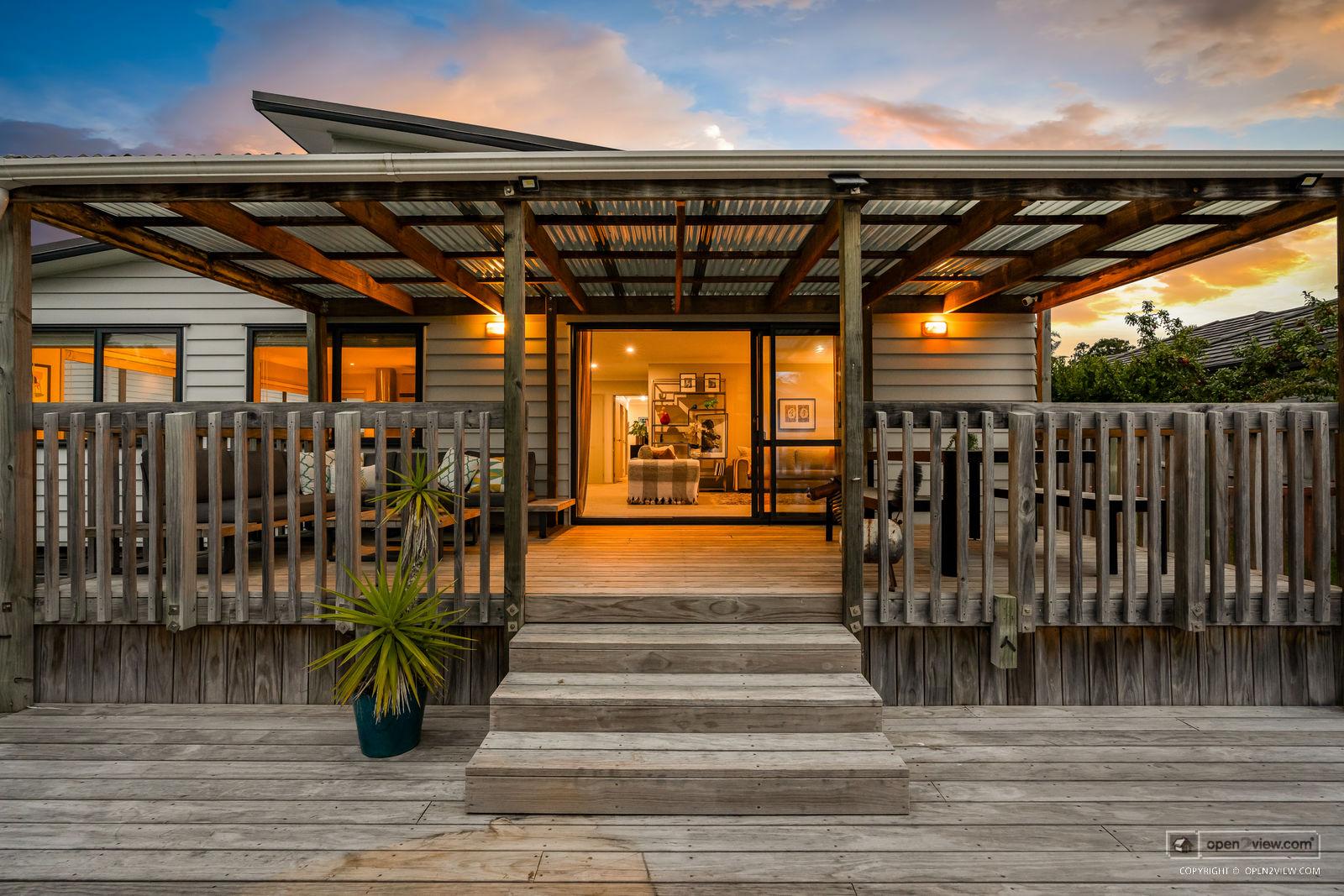 Slider image of 7 Wautaiti Drive, Auckland