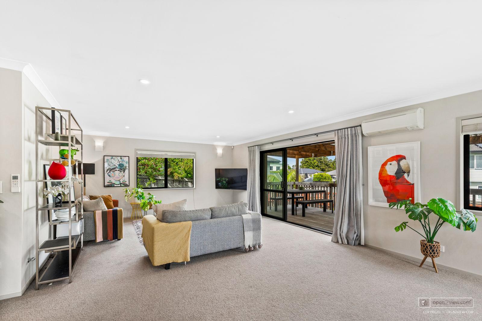 Slider image of 7 Wautaiti Drive, Auckland
